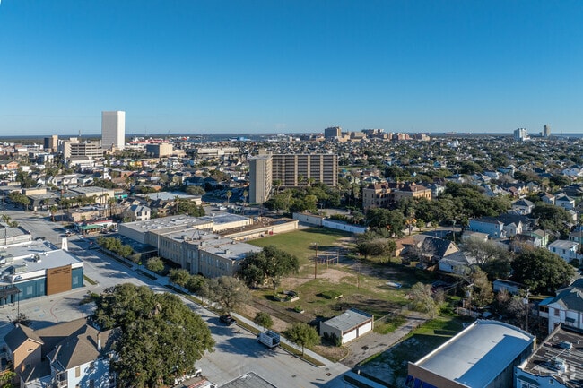 O'Connell Buccaneers navigate 9th-12th grades in Galveston.