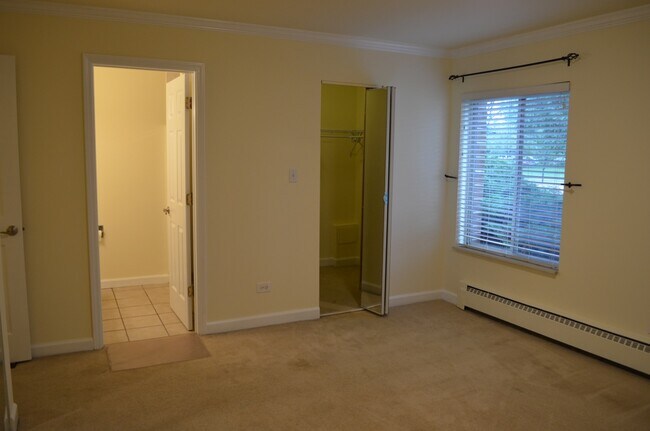 2407 N Kennicott Dr unit Greenbrier, Arlington Heights, IL 60004 - photo 5