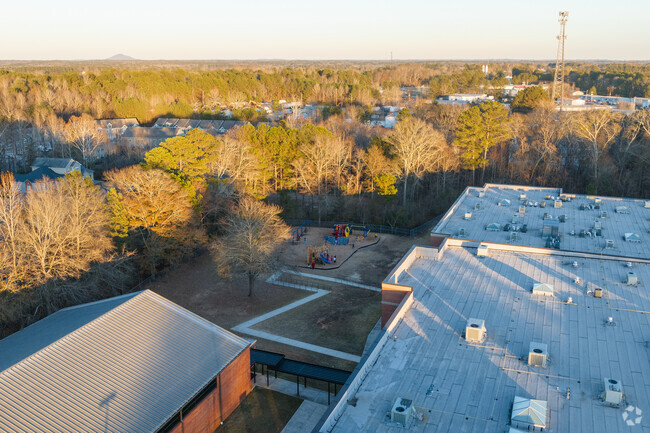 Hiram Elementary School's campus come equipped with outdoor recreational amenities for students.