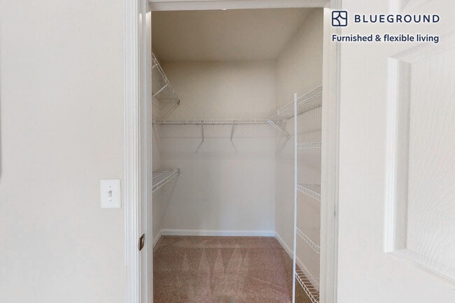 14240 Alta Oaks Dr unit FL3-ID8789A, Rockville, MD 20850 - photo 7