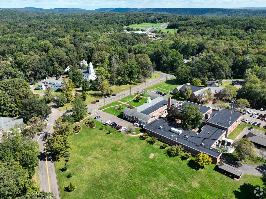 Neighborhood_WoodbridgeCT_021524