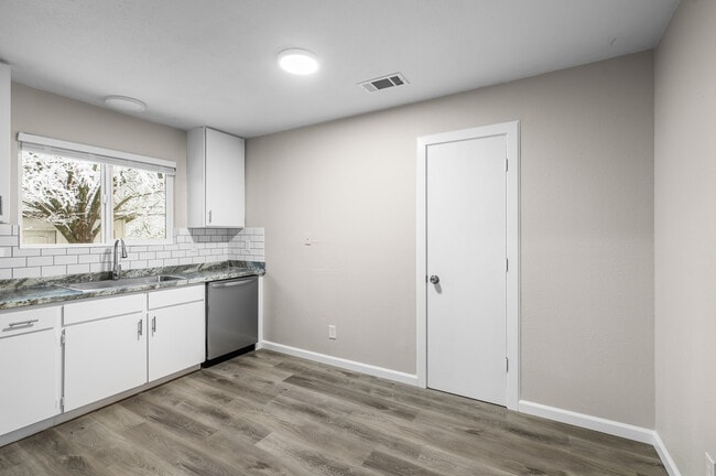 2104 Rosamond Ave unit 3, Shasta Lake, CA 96019 - photo 5