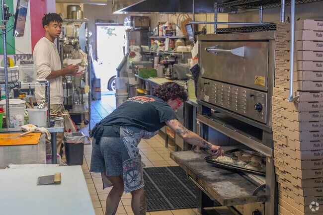 Mama J’s Pizzeria is Penngrove's local pizza joint, popular for lunch and dinner.