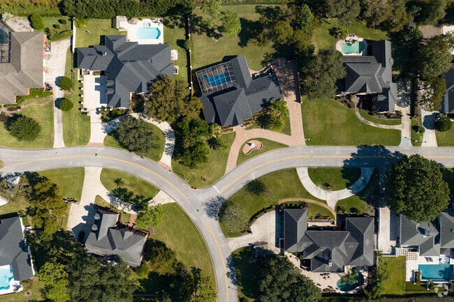 The average home size in Deerwood is 3,195 Sq Ft.