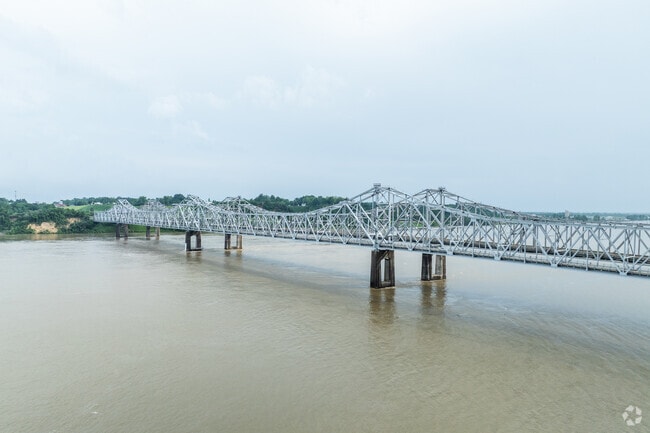 Crossing the Natchez–Vidalia Bridge offers stunning views of the Mississippi River and the historic city of Natchez.