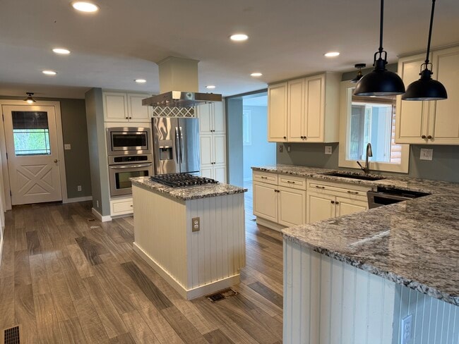 40 W Quasset Rd, Woodstock, CT 06281 - photo 2