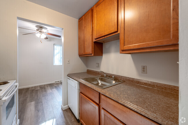 2BR, 1.5BA - 675SF
