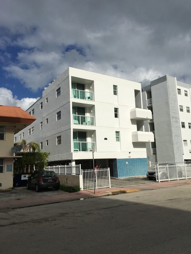 2011 Bay Dr, Miami Beach, FL 33141