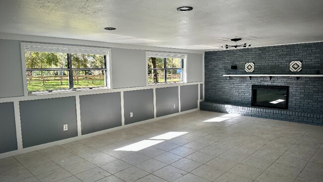 11031 Circle Rd S, Seffner, FL 33584 - photo 5