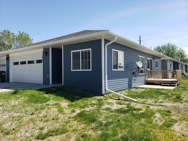 1637 5th St, Nevada, IA 50201 - photo 4