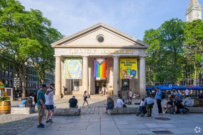 Walk to the Quincy market near Downtown Boston with your loved ones and enjoy a dance.