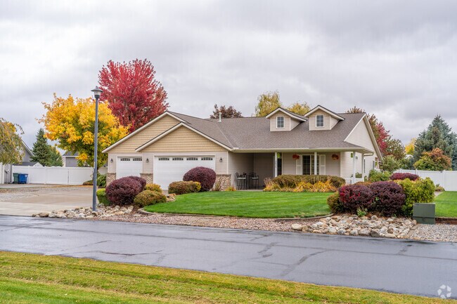 Contemporary craftsman homes are common within the North Prairie neighborhood.