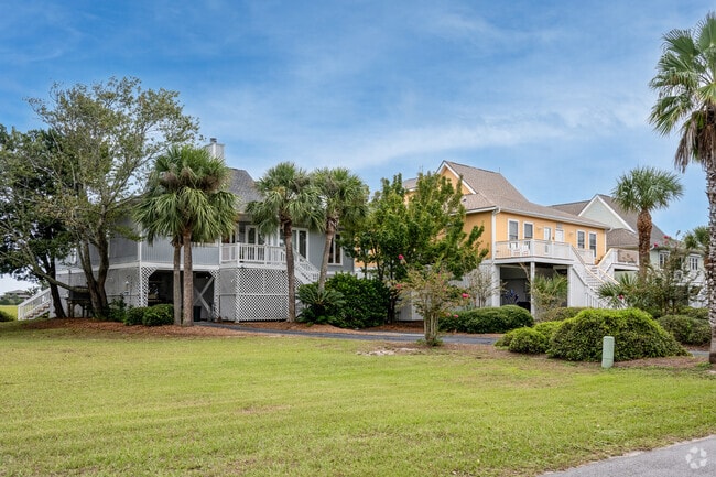 You can find large homes with plenty of bedrooms within Harbor Island.