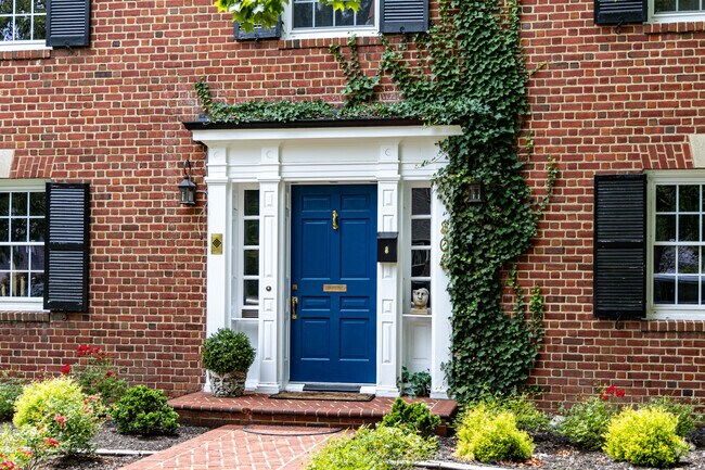 The vast majority of homes in Miller Southside were built between the 1900s and 1940s.