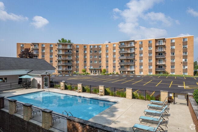 The Towers at Falling Water, Strongsville, OH 44136 - photo 6