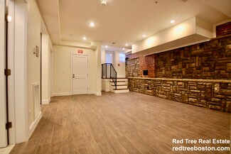 1618 Beacon St, Brookline, MA 02446