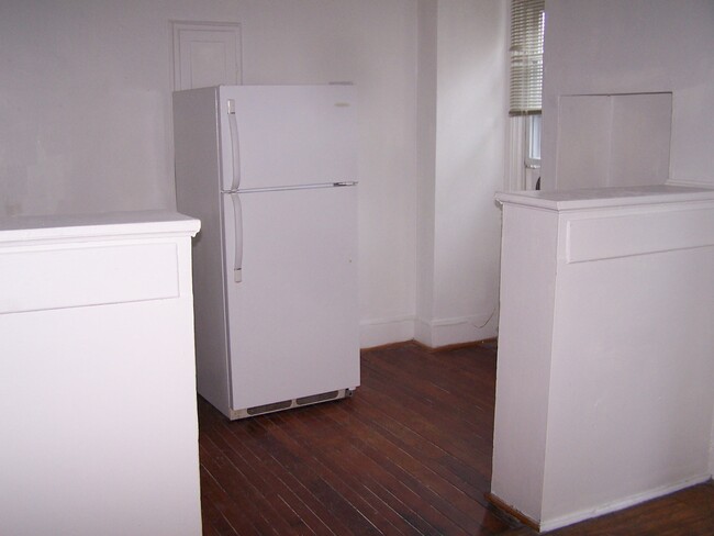 913 S 49th St unit 3R, Philadelphia, PA 19143 - photo 3