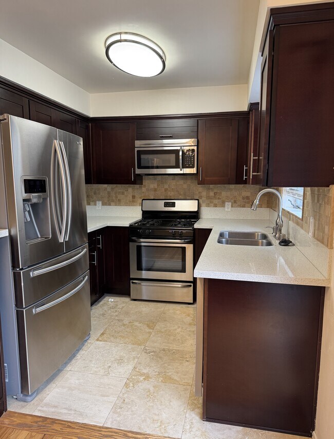 855 Moraga Dr, Los Angeles, CA 90049