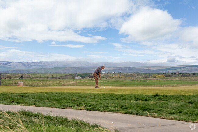 Walla Walla features a couple golf courses nearby.