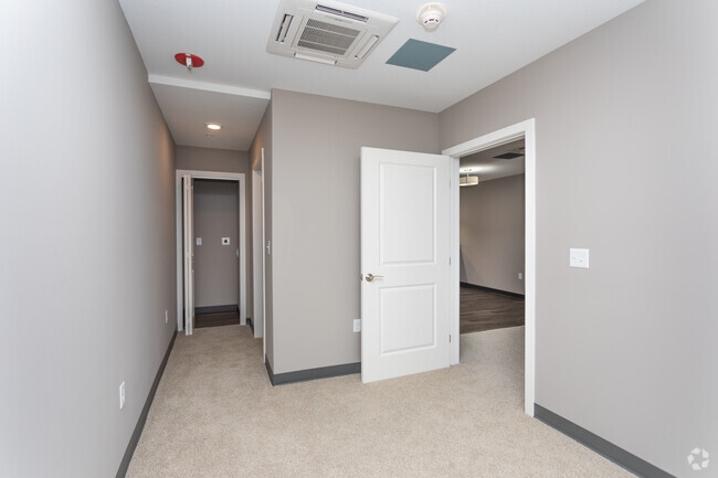 1BR, 1BA - The Rialto - 707 SF