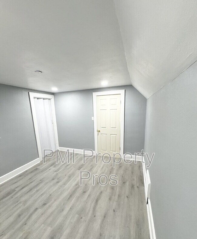 2057 N 32nd St, Milwaukee, WI 53208