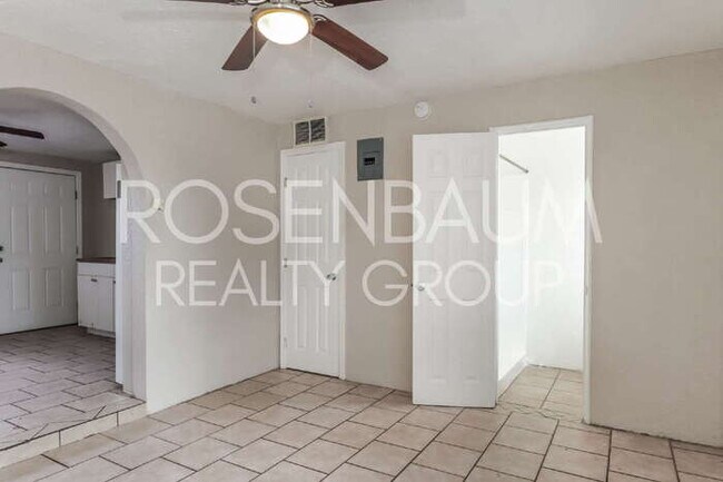 302 W Flores St unit 3, Tucson, AZ 85705 - photo 5