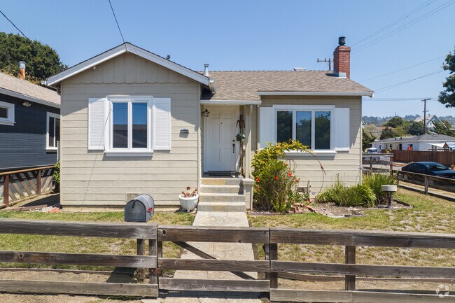 20th-century bungalows are the most common home style in the flat part of El Cerrito.