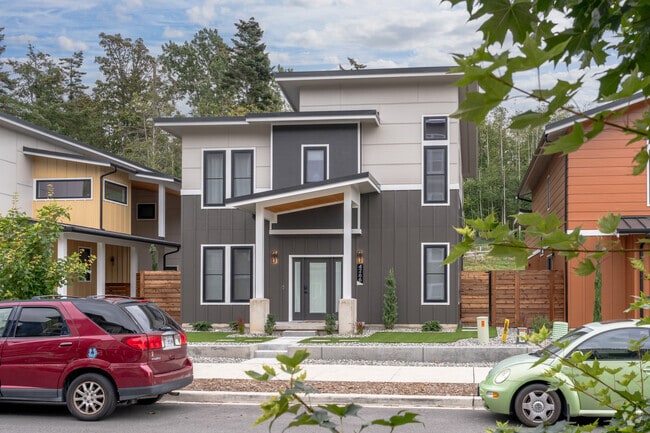 A perfect balance of luxury and nature with this King Mountain residence.