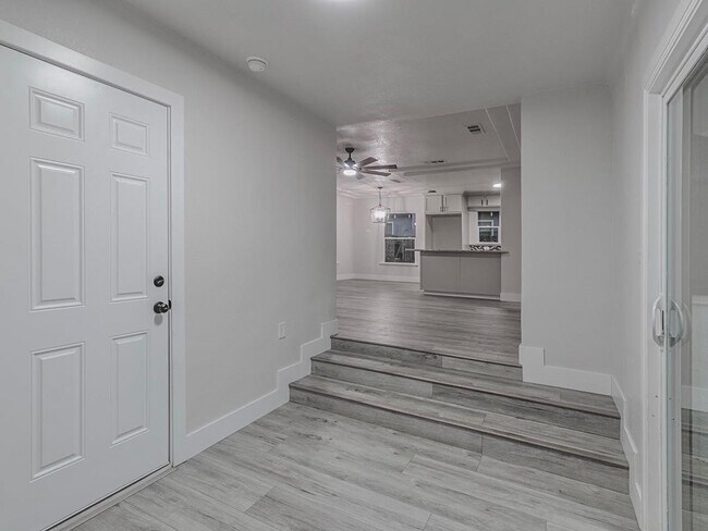 1271 N Roosevelt Ave, Fresno, CA 93728 - photo 7