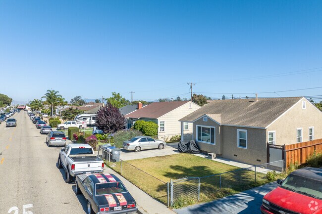 Homes throughout the Cal-Gisler neighborhood are single story homes with modest front yards.