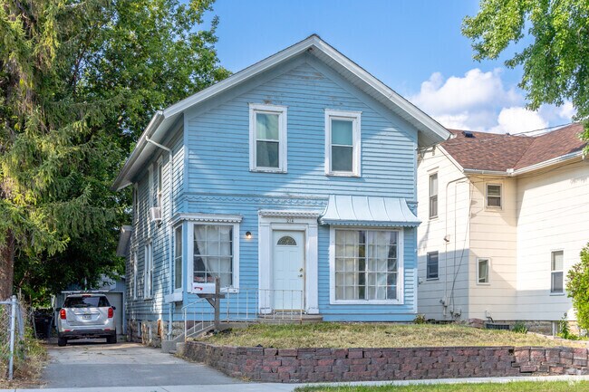 Midtown residents meticulously maintain their landscaping.
