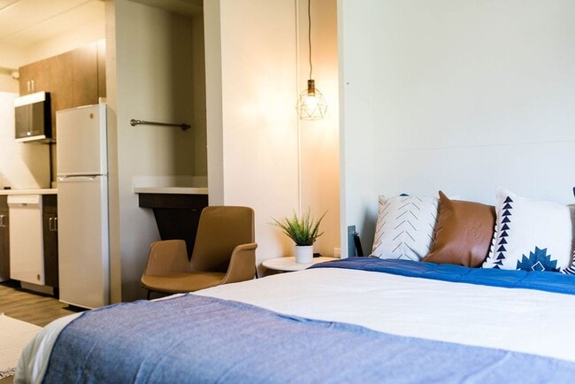 Furnished Apartments with flexible lease terms and unbeatable building amenities., Neenah, WI 54956 - photo 4