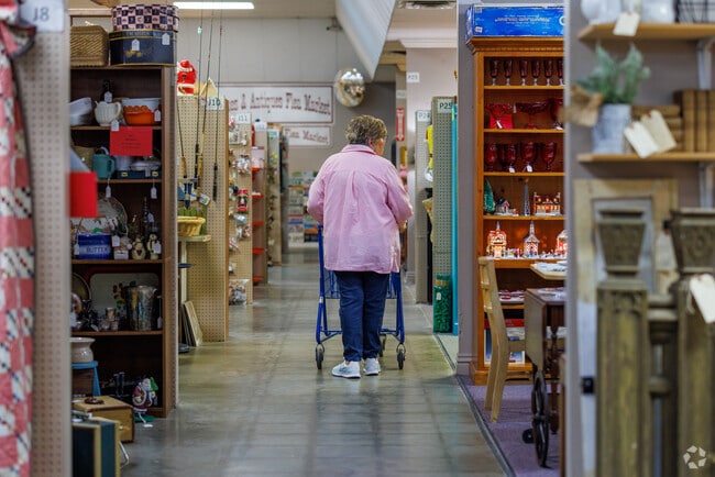 Royal Heights has many antique stores that residents can shop at.