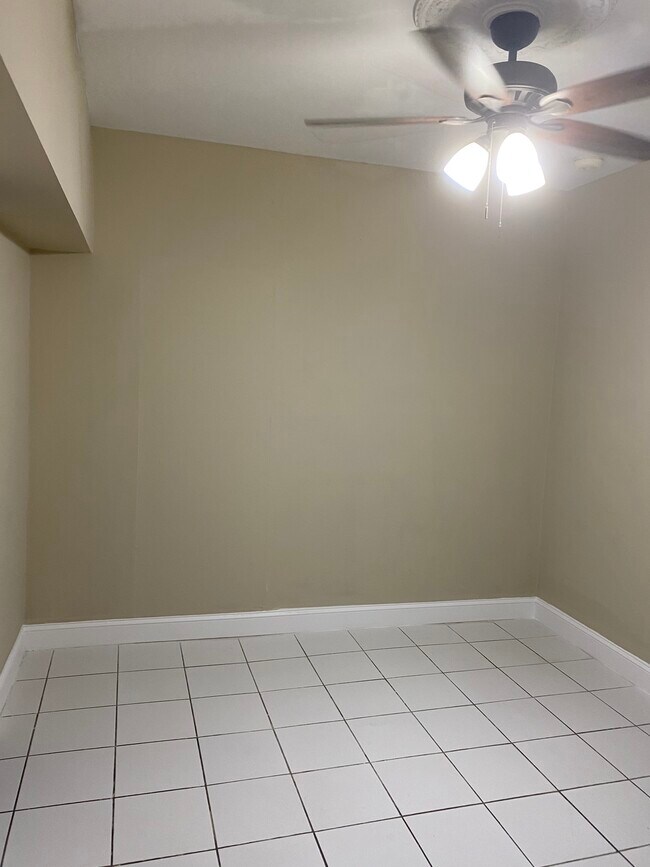 201 W 50th St unit Isabel, Hialeah, FL 33012 - photo 7