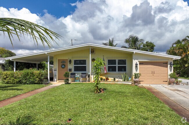 1950`s modern family homes still remain well kept in some streets of Rolling Green Ridge.