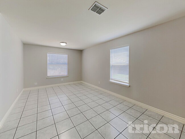 9707 Marbach Bend, San Antonio, TX 78245 - photo 4