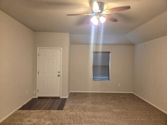 9704 Saddle Dr, Yukon, OK 73099 - photo 5