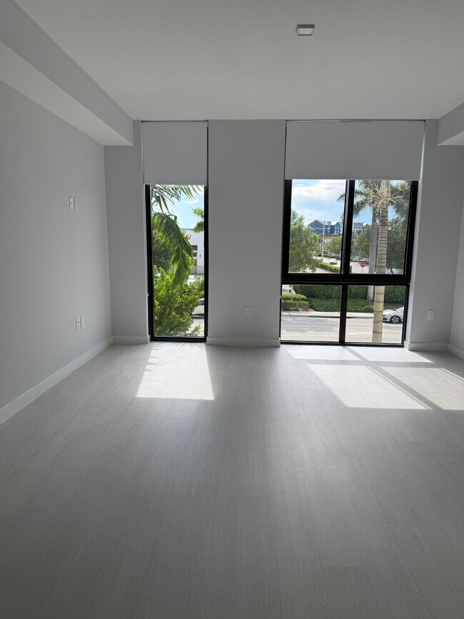 107 SE 2nd Ct unit B1, Dania, FL 33004 - photo 3