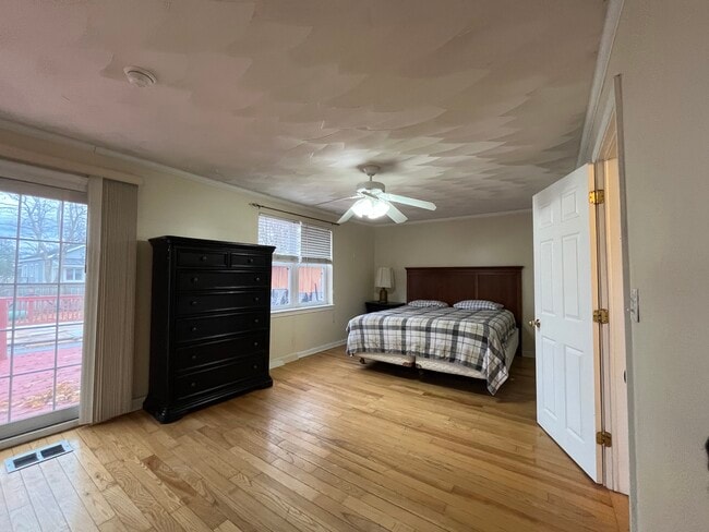 Large Affordable 3-Bed 3-Bath with Yard, Saratoga Springs, NY 12866 - photo 6