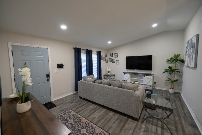 1917 Wolford Rd unit C, Clearwater, FL 33760 - photo 1