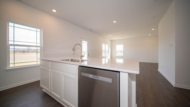 7872 Magnolia St, New Palestine, IN 46163 - photo 3