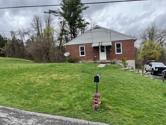 907 N Pine St, Burnham, PA 17009