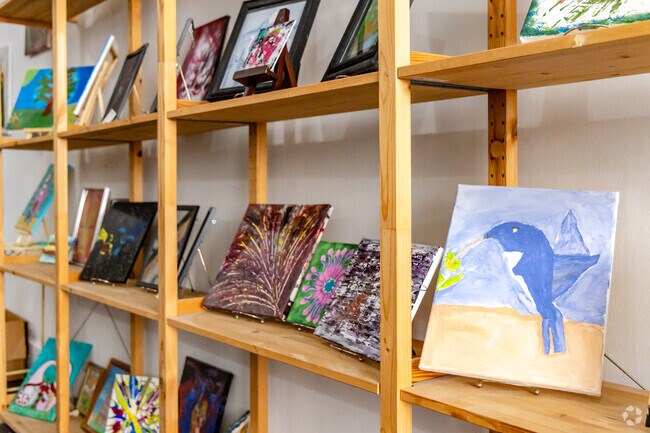 In Charleston downtown, 9 Muses is an art gallery that displays & sells art created by locals.