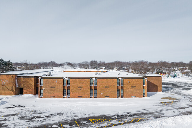 Edwin Aldrin Elementary School is an excellent option for parents residing in Schaumburg, IL.
