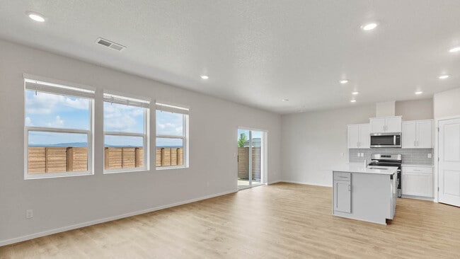 20596 Button Brush Ave, Bend, OR 97702 - photo 4