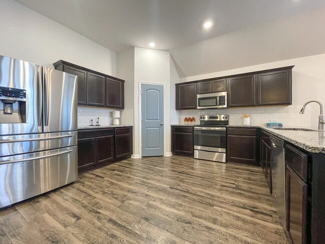 10624 Langham Dr, Waco, TX 76708 - photo 5