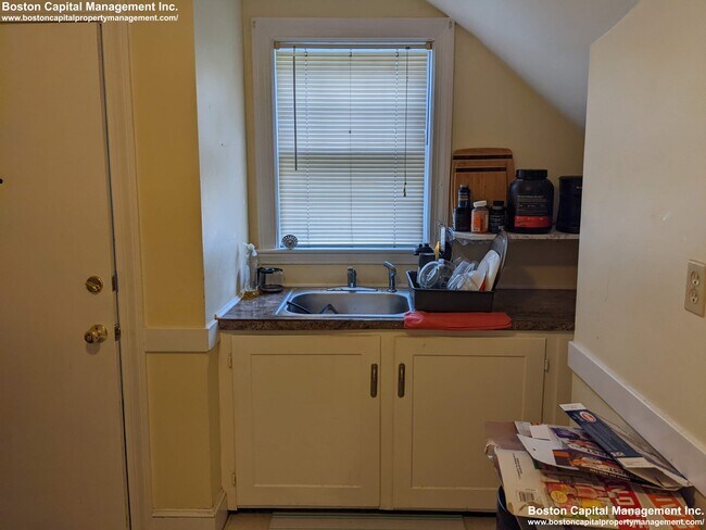 464 Highland Ave unit 1, Malden, MA 02148 - photo 3