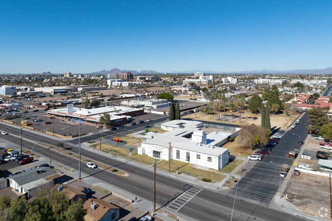 New Horizon School is just several miles away from Downtown Mesa.