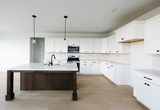 1536 W Russo Dr, Saratoga Springs, UT 84043 - photo 3