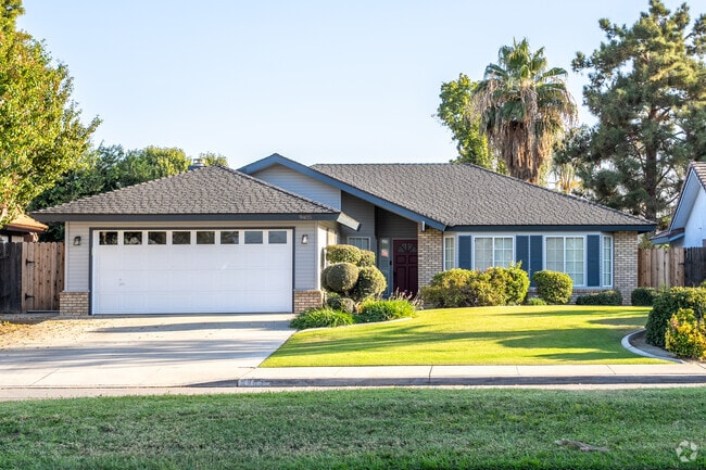 Explore a modern single-family ranch-style home in Riverlakes.